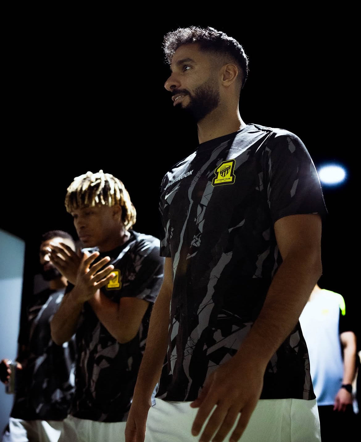 تيشيرت الإحماء لنادي الاتحاد 25/26