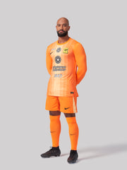 Al-Ittihad goalkeeper's shirt is orange