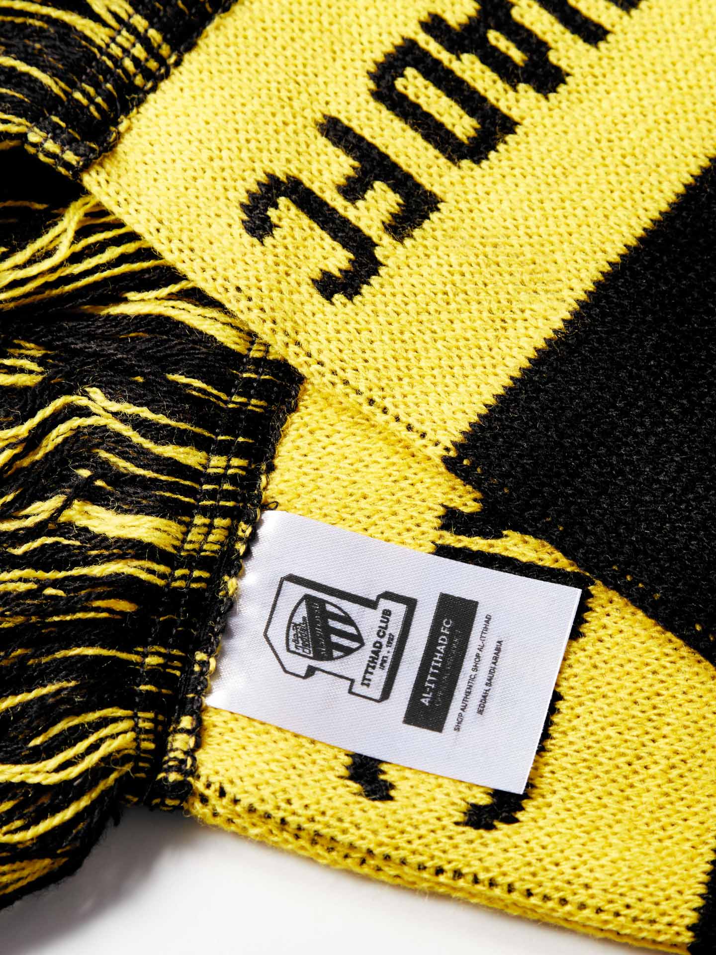 وشاح شتوي كلاسيكي – أسود × أصفر