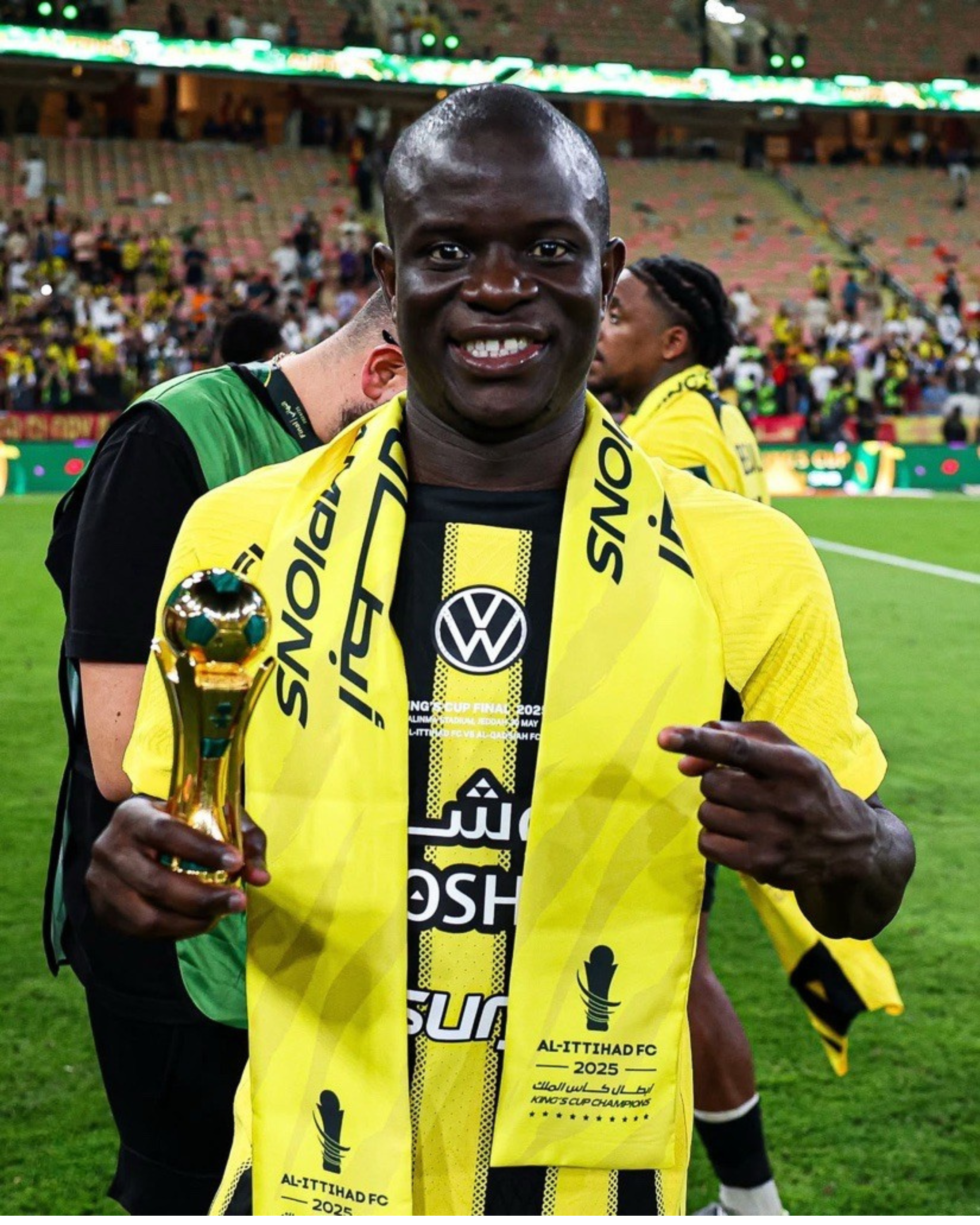 شال كأس الملك 24/25 اصفر