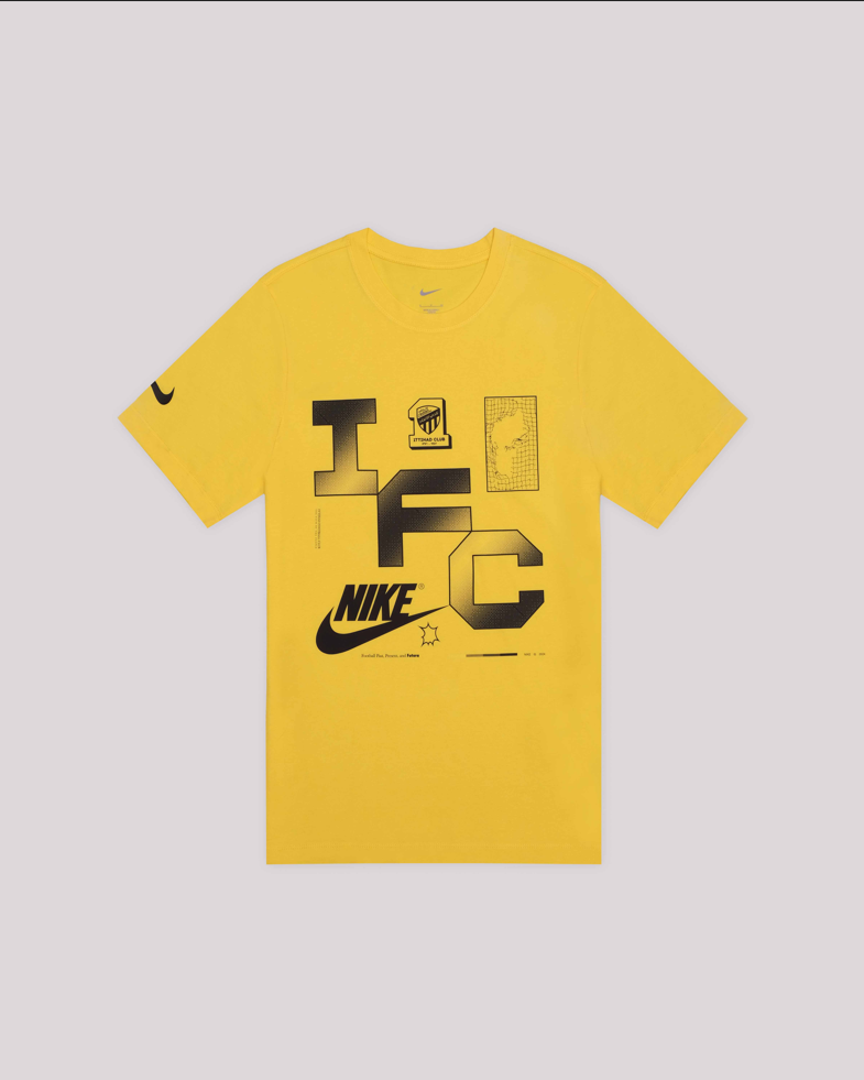 قميص بشعار أسود