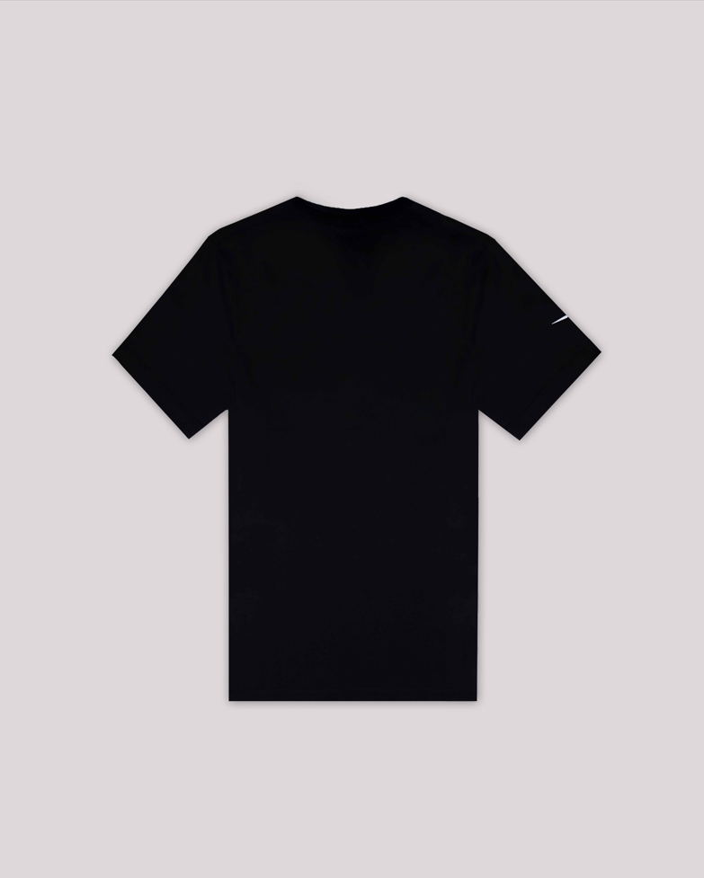 قميص بشعار ذهبي